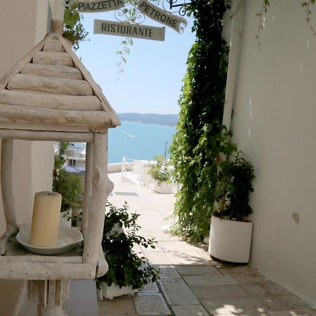 Piazzetta Petrone Apartments + Parking В'єсте Екстер'єр фото