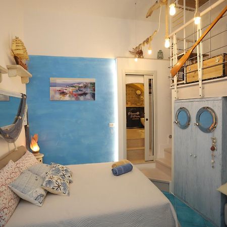 Piazzetta Petrone Apartments + Parking В'єсте Екстер'єр фото
