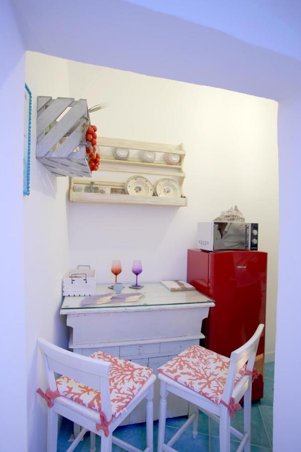 Piazzetta Petrone Apartments + Parking В'єсте Екстер'єр фото