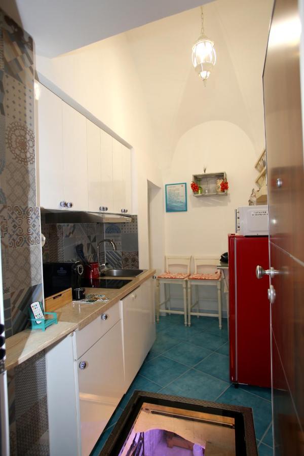 Piazzetta Petrone Apartments + Parking В'єсте Екстер'єр фото