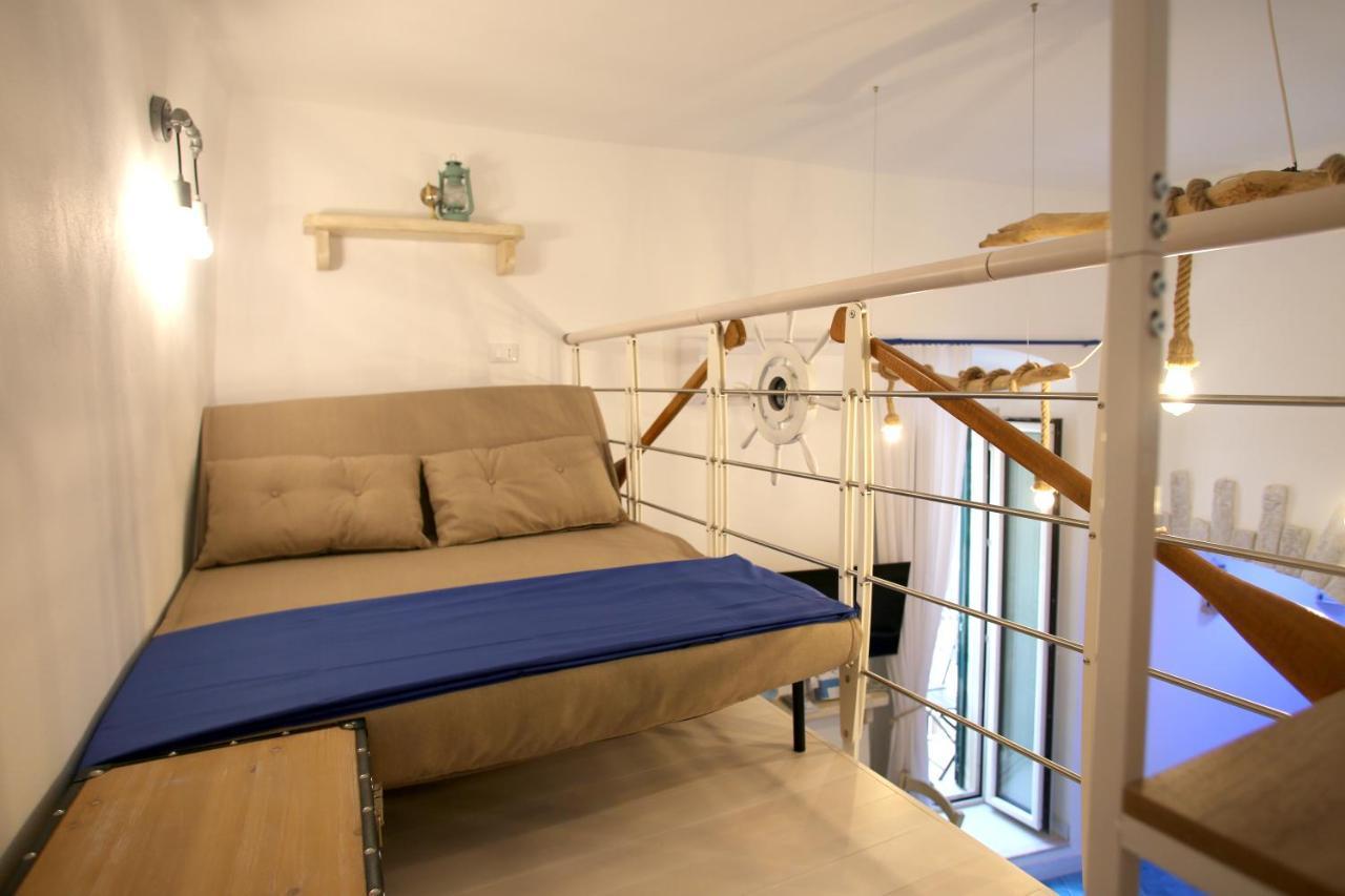 Piazzetta Petrone Apartments + Parking В'єсте Екстер'єр фото