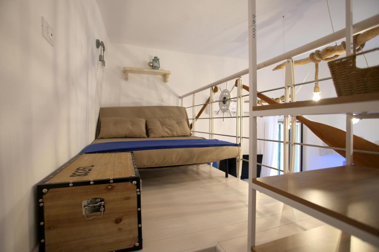 Piazzetta Petrone Apartments + Parking В'єсте Екстер'єр фото
