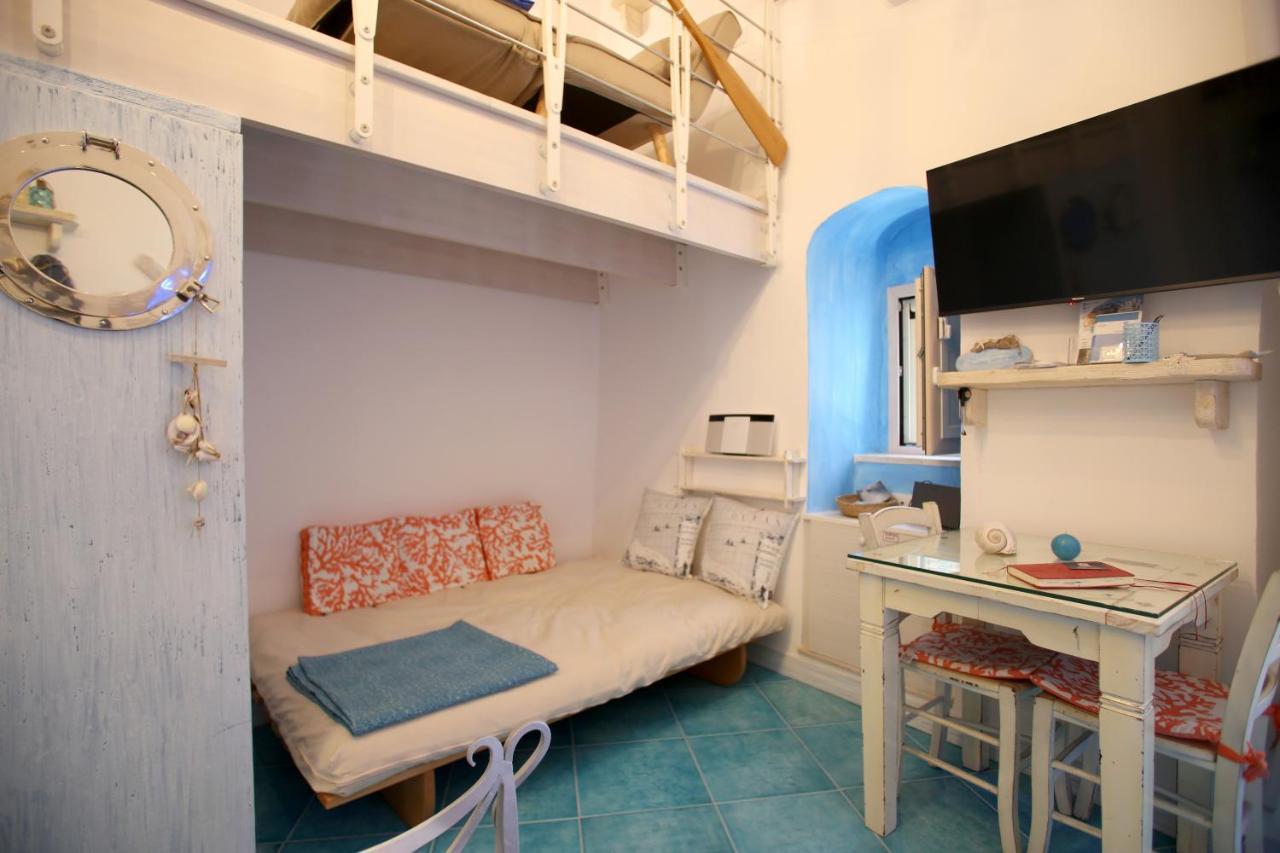 Piazzetta Petrone Apartments + Parking В'єсте Екстер'єр фото