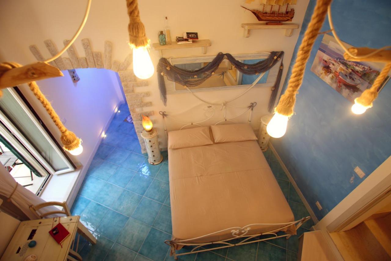 Piazzetta Petrone Apartments + Parking В'єсте Екстер'єр фото