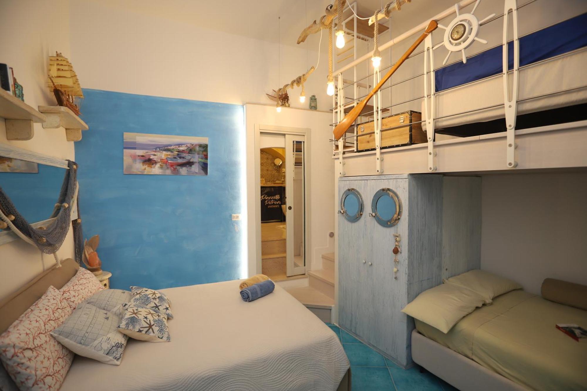 Piazzetta Petrone Apartments + Parking В'єсте Екстер'єр фото