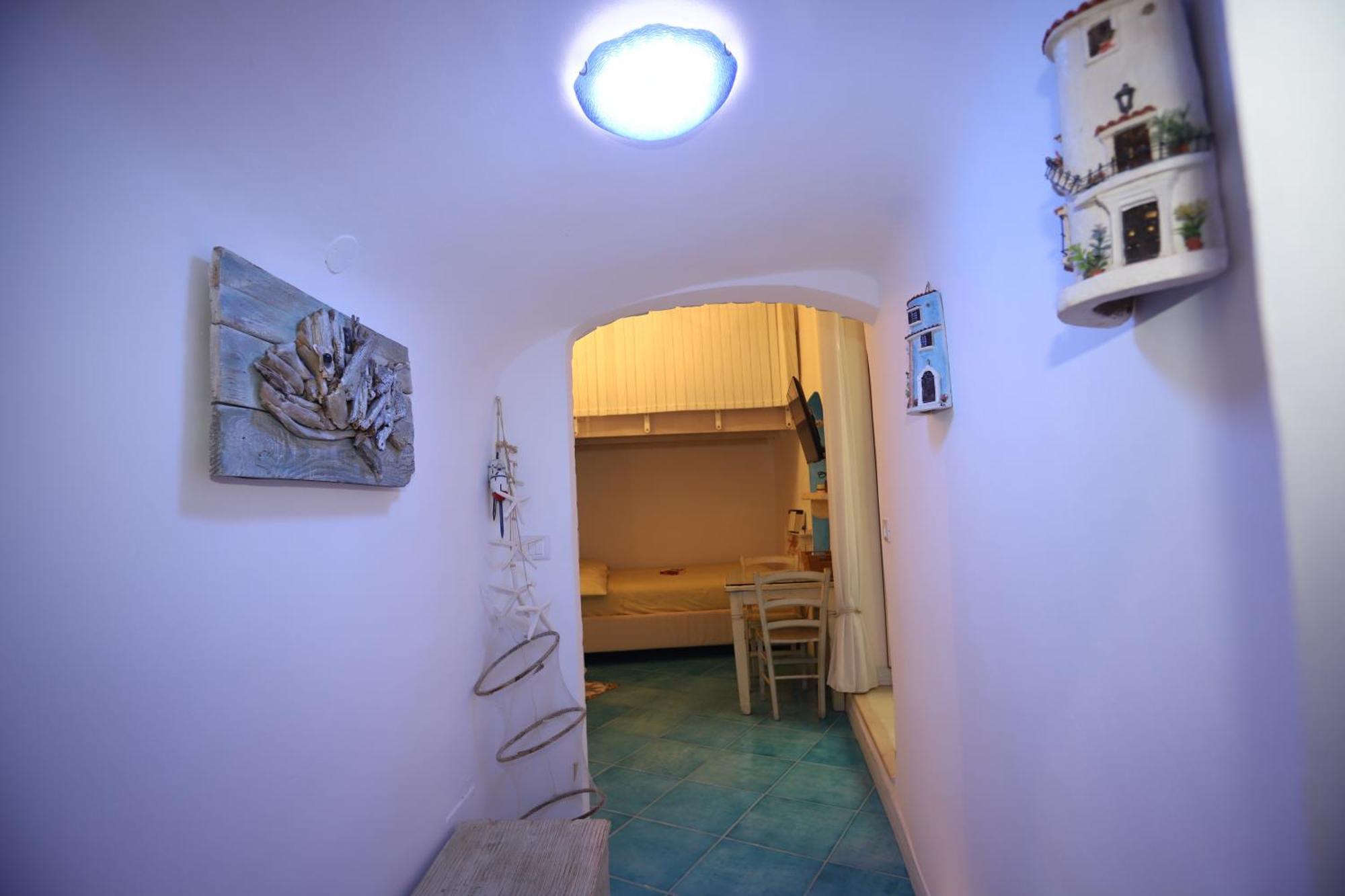 Piazzetta Petrone Apartments + Parking В'єсте Екстер'єр фото