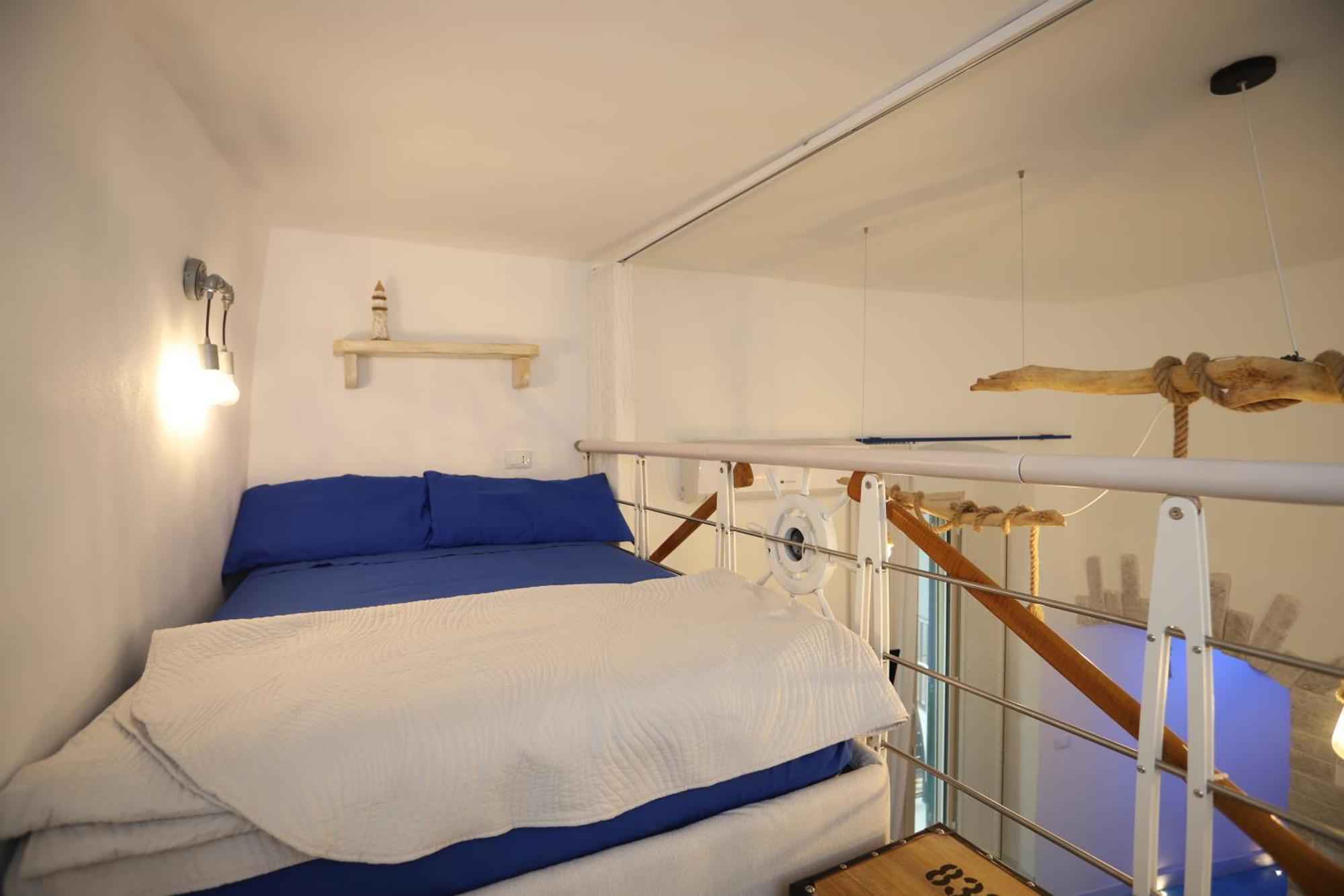 Piazzetta Petrone Apartments + Parking В'єсте Екстер'єр фото