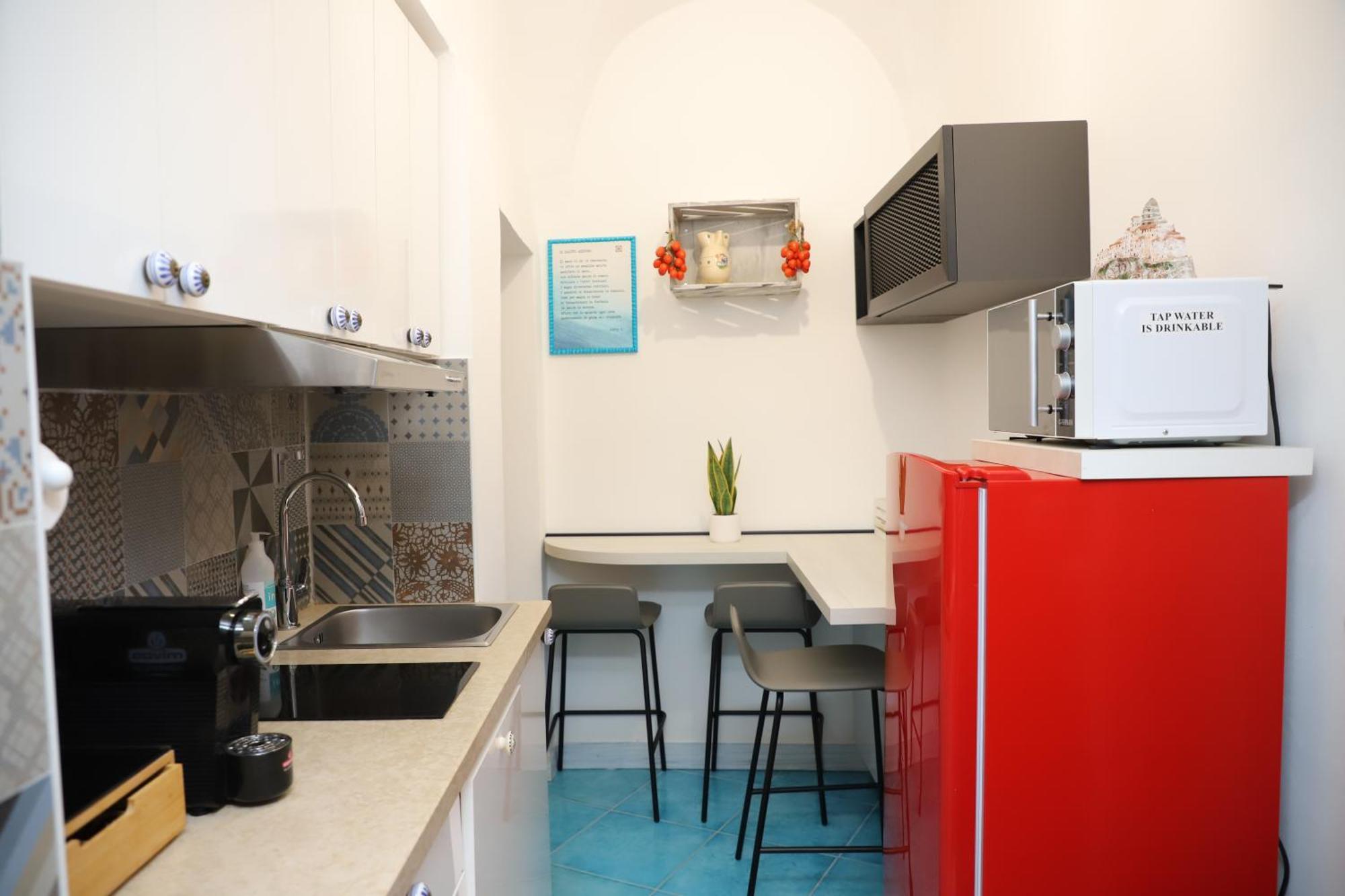Piazzetta Petrone Apartments + Parking В'єсте Екстер'єр фото