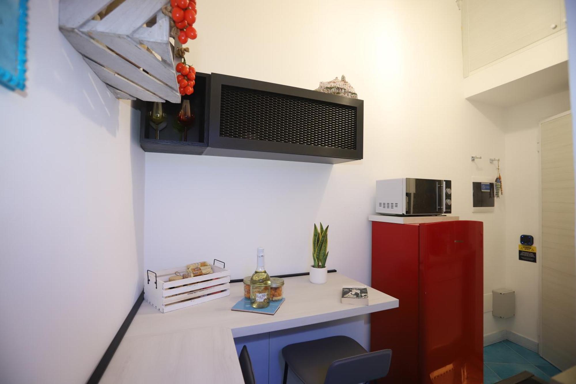 Piazzetta Petrone Apartments + Parking В'єсте Екстер'єр фото